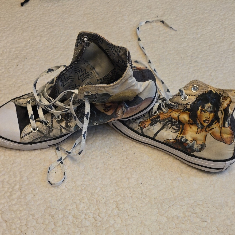 Wonder Woman Graphic High-Top Converse Sneakers - White